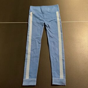 28" waist Fabletics Seamless Leggings High Waisted Blue Chevron Stripe 7/8